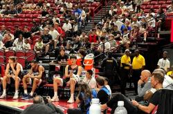 开云体育官网-关于篮网后卫再次受伤，球队战力减弱的信息