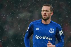 开云体育在线-绿茵场上的地缘棋局，欧冠半决赛的波兰式翻盘与伊朗足球的坚韧启示