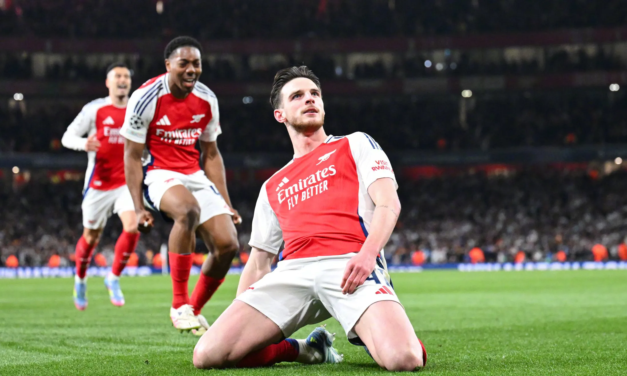 包含阿森纳主场击败狼队，卫冕梦想再起的词条