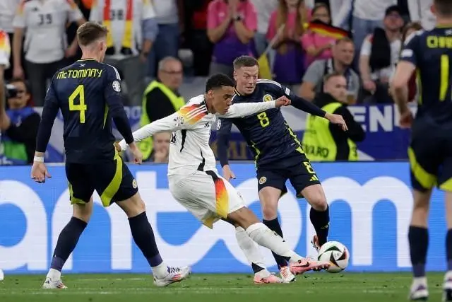 荷兰队惨遭淘汰，与比利时队擦肩而过欧国联奖杯的简单介绍