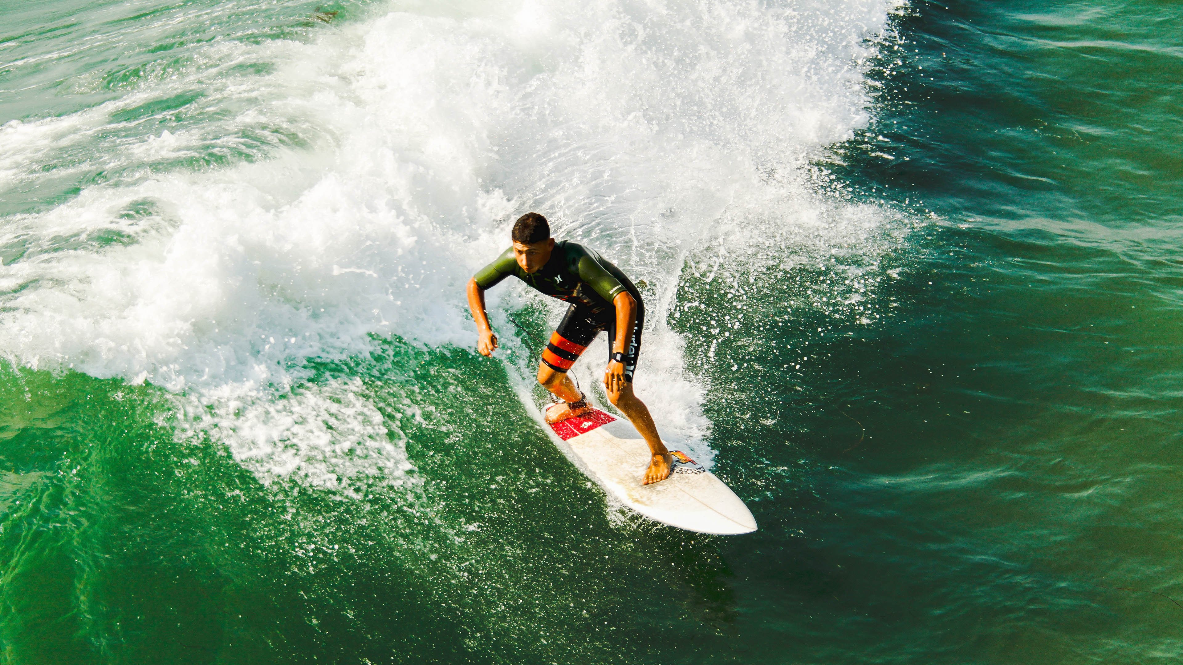 欧冠淘汰赛之夜，伦纳德压力下完成爆发