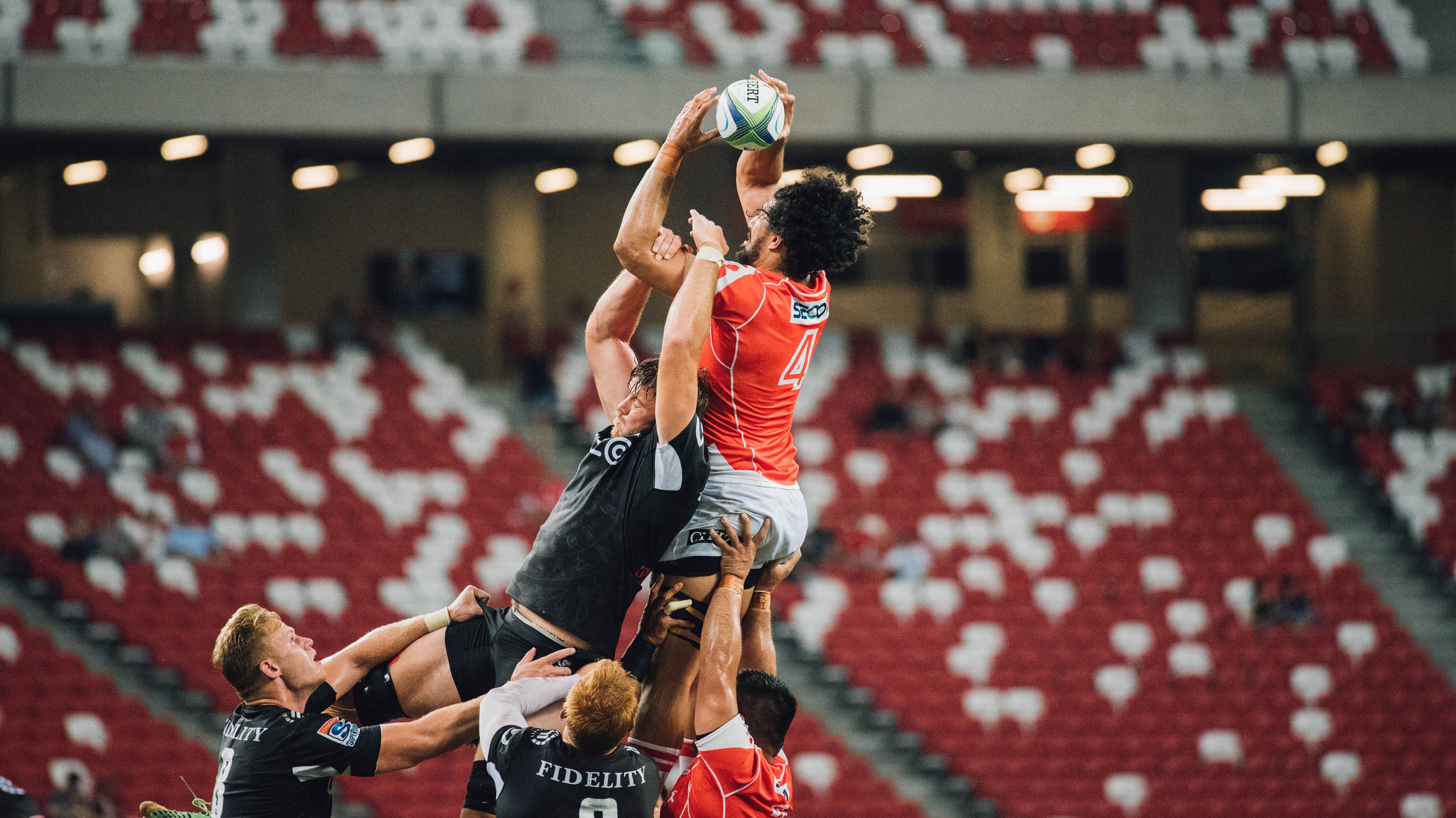 当广州队完胜雄鹿，约基奇刷新纪录背后的篮球全球化寓言